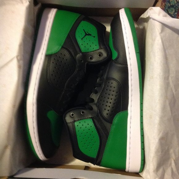 Jordan  Access Men\'s Black, Green & White Leather Sneakers - 11.5 - New in Box main image 5